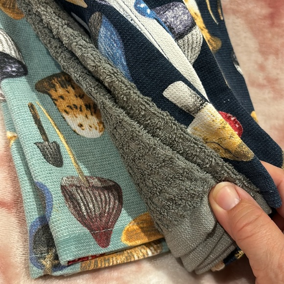 Colorful Wild Mushrooms Kitchen Towels Set of Three NWT 18x28” Cotton - Picture 10 of 16